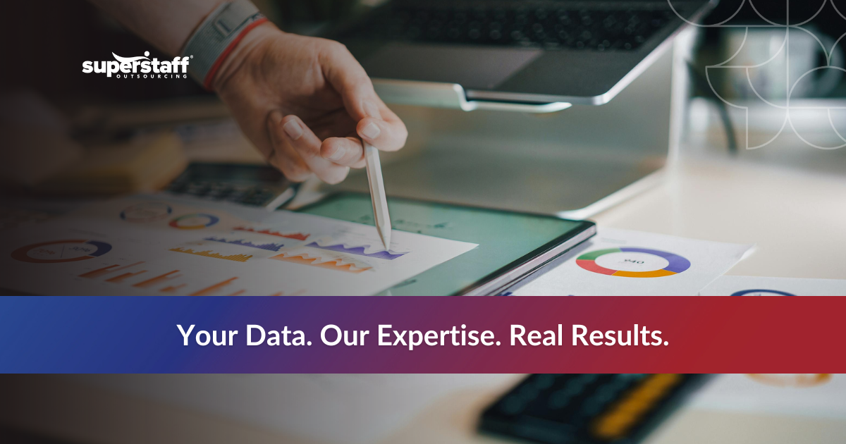 Team analyzing data through business intelligence outsourcing