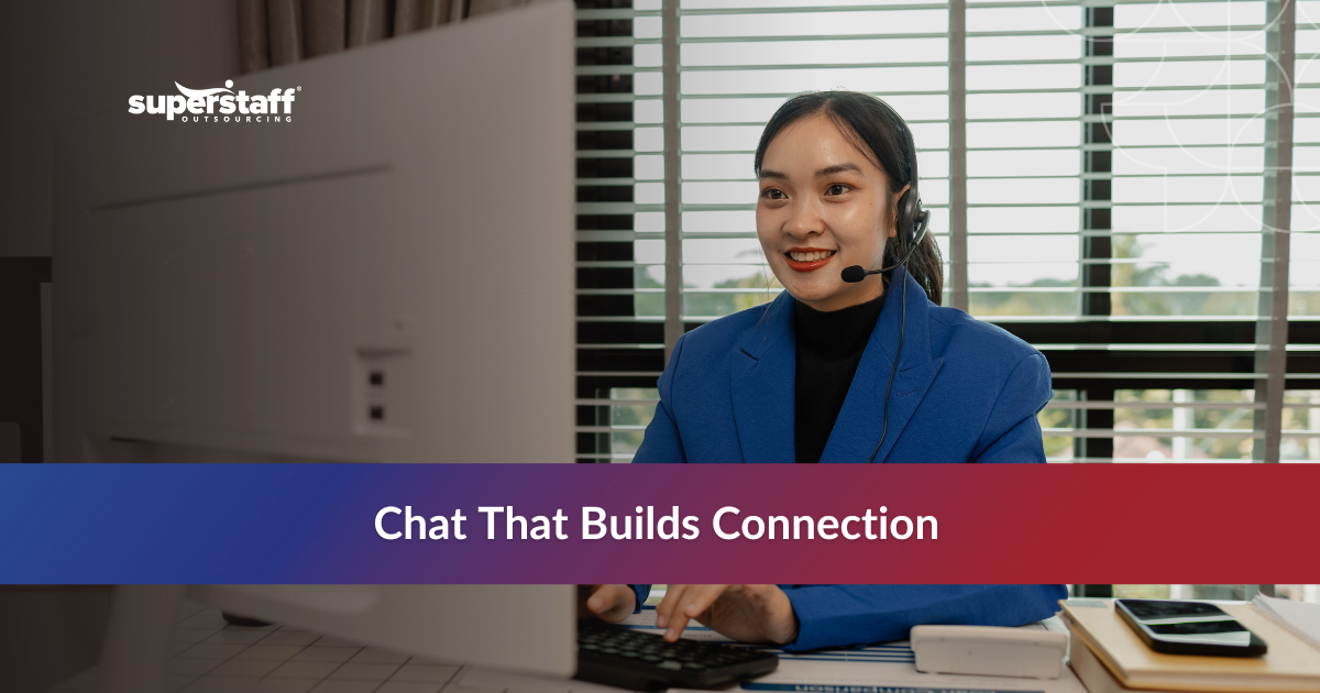 Colombian chat agent assisting customers online, showcasing outsource live chat support for global engagement.